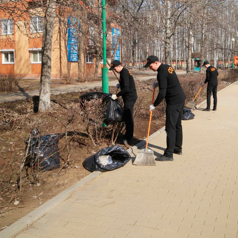 Уборка листьев в Таганроге